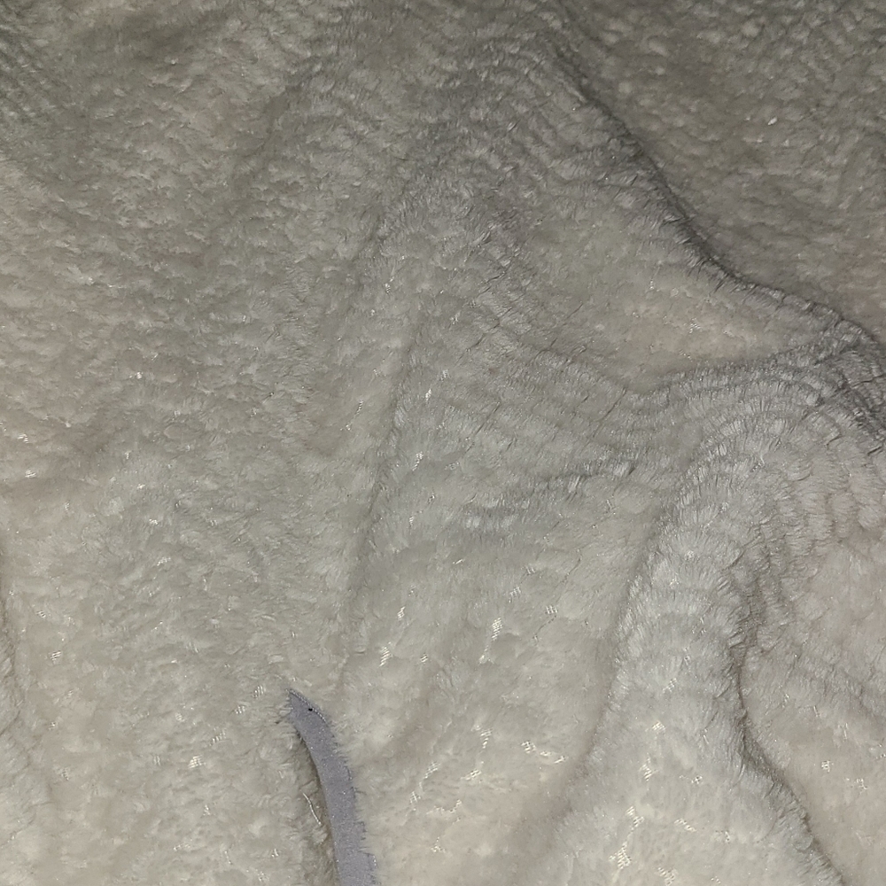 Fuzzy pullover - Picture 3 of 3